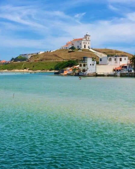 Praia de Manguinhos Praia de Manguinhos